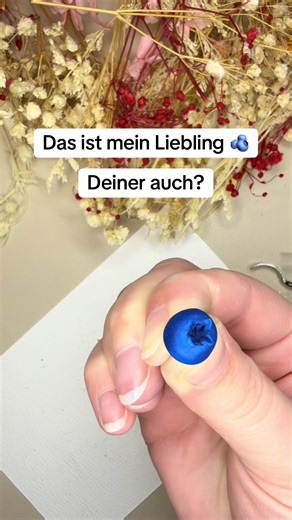 Mein Lieblings-Charm 🫐 die Heidelbeere 🫐 Das erste Mal aus Polymere Clay. Sonst habe ich sie immer aus Ton gemacht und mit Acryl gemacht. Den Unterschied kann ich euch in den nächsten Videos zeigen. Bin gespannt ob ihr auch Team Heidelbeere seid 🫐❤️ #handmade #clay #schlüsselanhänger #blueberry #charms