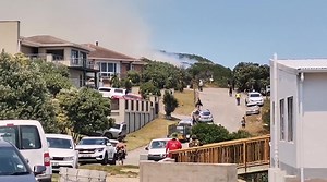 20K views · 236 reactions | JUST IN | Strong winds whipping around Nelson Mandela Bay are fanning fires, including one in Beachview.  Supplied | HeraldLIVE - Nelson Mandela Bay | Facebook