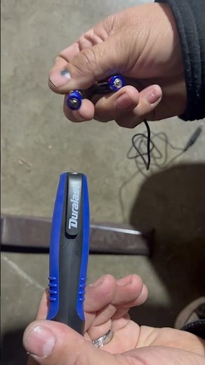 Cómo reemplazar la batería de tu duralast circuit tester. Duralast circuit tester