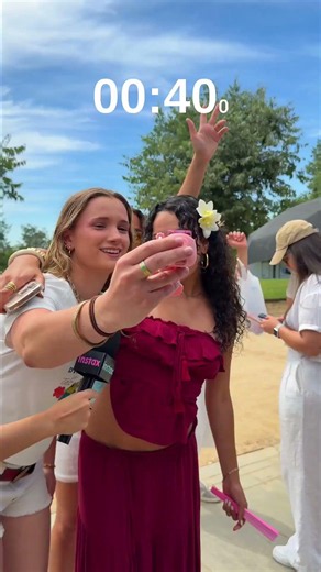 Qué mejor que ganar una instax Pal en la cola de Benito 🎟️ 📸