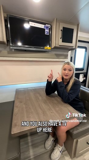 This MAYBE one of the best COUPLES CAMPER! #homeonwheels #rv #rvlife