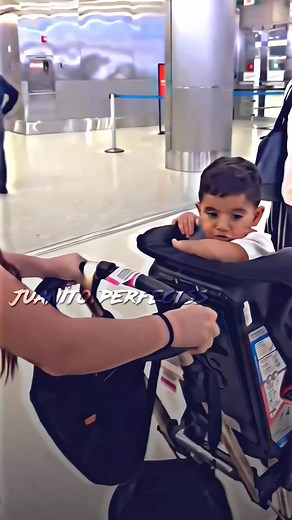 Juanito and Kima Enjoying Balloons - Juan De Dios Pantoja 4K Video