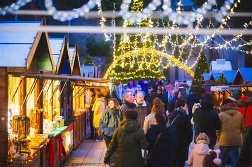 Village de Noël place Jean-Jaurès, retour du carrousel, illuminations... On fait le point sur les festivités à Montluçon