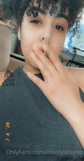 Gemtheegoddess thick blonde body masturbates pussy