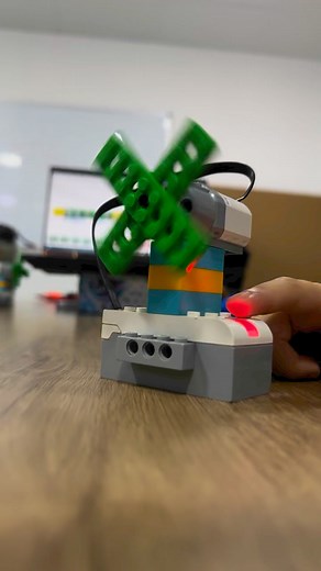 كورس البرمجة الممتع من LEGO باستخدام WeDo.2 لتعلم البرمجة و صناعة الروبوتات اخرج طموحك و ابداعك معنا لمزيد من التفاصيل تواصل معنا 0562285612 #we_are_passionate_about_robots | Robokid UAE | Facebook