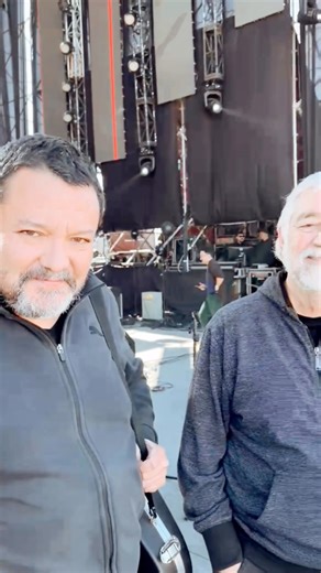 Un 18 de Septiembre del año 88, volvía Inti-Illimani a Chile luego de un largo exilio. Hoy 37 años más tarde, en La Pampilla, en el lugar donde por primera vez en la historia de Chile se inauguraron las fondas de manera oficial, desde una región, les enviamos este cariñoso saludo. Nos vemos esta tarde, desde las 19:00hrs en La Pampilla, Coquimbo. | Inti Illimani­