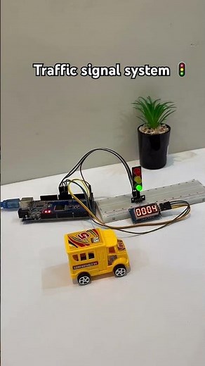 🚦 DIY Arduino Traffic Signal System! #arduino #arduinoproject #diyelectronics