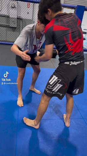 Duck under to short choke - Enrolling Now!!☎️ 714-726-0134💻 Cswfullerton.com📧 cswfullerton@ghttps://www.youtube.com/channel/UCznieQn_Zim1Q1mvJH51T0Q?sub_confirmation=1mmail.com 📺 -#bjj #mma #jiujitsu #ufc #muaythai #boxing #kickboxing #brazilianjiujitsu #judo #bjjlifestyle #grappling #wrestling #martialarts #fight #oss #karate #jiujitsulifestyle #fighter #submission #taekwondo #mixedmartialarts #artesuave #bjjlife #bjjgirls #ko #blackbelt #knockout #conormcgregor #orangecounty | CSW Fullerton