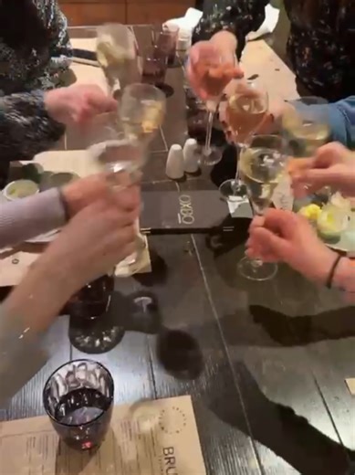 Fighting the Millennial urge to Boomerang your drinks l. Am I right? @OXBO Bankside #Millennials #millennialsoftiktok #Boomerang #bottomlessbrunch #fyp