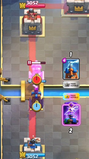 Pass Royale vs. Free Pass: Ultimate Defense! 💎🆚🧱