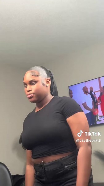 Sleek Mid-Pony with Organique Straight Hair
