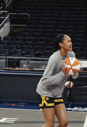 Halftime Shootaround with Azura Stevens
