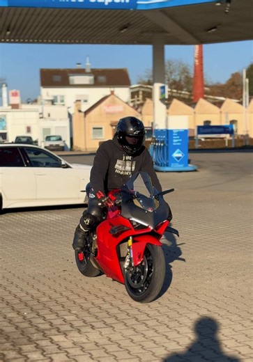 Experience the Thrill of Riding a Ducati Panigale V4