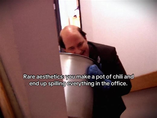 Kevin Malone's Hilarious Chili Spill Moment