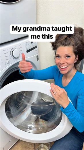 I use vinegar and baking soda to help remove odors from my washing machine 🧺 #laundry