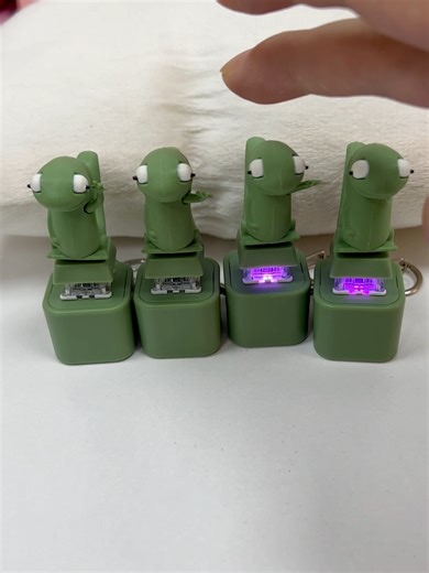 I’m losing it. My brain is now full of the sounds of lizards and frogs#funnygifts #giftguide #autoban #giftedinlonve #keychains #lizardmeme