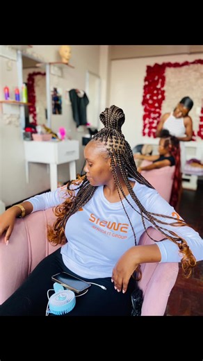 #mohawkbraids #knotlesss #knotlesss #navyhouse #tribalbraids