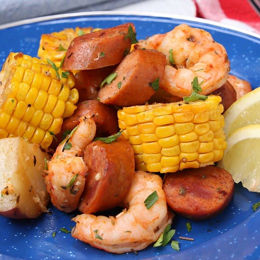 Put your bib on and make this delicious Cajun shrimp bake at home 🍤! FULL RECIPE: http://bzfd.it/2qpebDq | Tasty