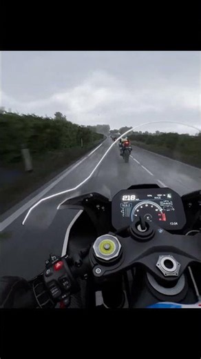 BMW M 1000 RR - EXTREME RACE IN THE RAIN #bmws1000rr #bmwmotorrad #ride5