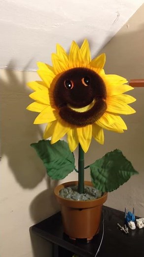 Super Rare Gemmy Sunny the singing sunflower