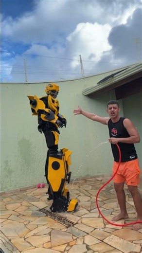 I'M WASHING THE ROBOT 🤣