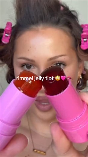 Julia Grochowska on Instagram: "the cutest jelly blush 💕 product info: @rimmellondon multi tasker jelly crush lip & cheek tint in 200 pink sublime"