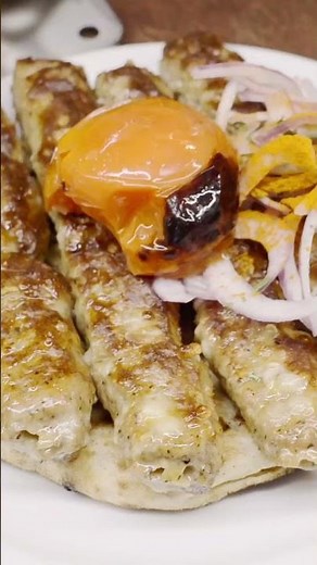 🔥 Fresh Greek Pita & Souvlaki in Athens 🇬🇷 | Ultimate Street Food
