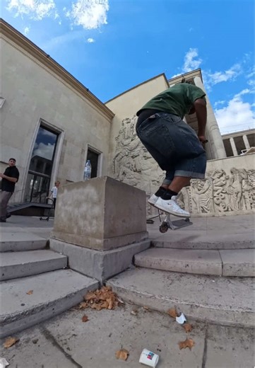 Exploring JD in Paris: Ethical Scootering Adventures