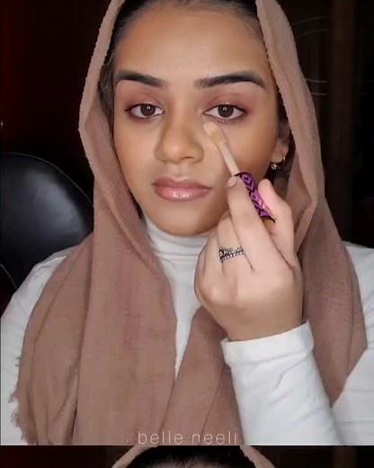 Instagram Makeup Tutorial for Christmas Beauty Look by Belle Neeli