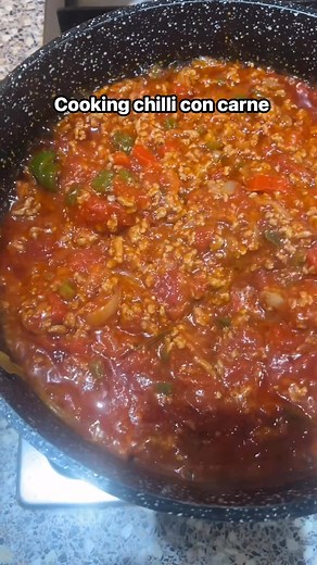 Cooking Chilli con carne 😎just what the kids wanted. #cooking #sunday #peace | Katie Best