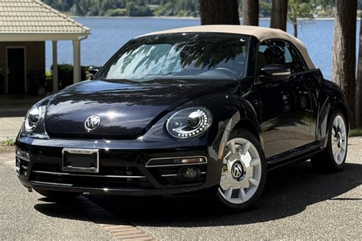 1,100-Mile 2019 Volkswagen Beetle Convertible 2.0T Final Edition SEL