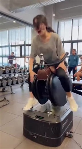 Gym fail of the year! The balance stepper went into full “earthquake mode” and I just couldn’t hang on 😭 Water spraying wild wobbling = everyone casually watching my struggle…#GymFail #WorkoutStruggles#GymFunny#WorkoutStruggle#fyp