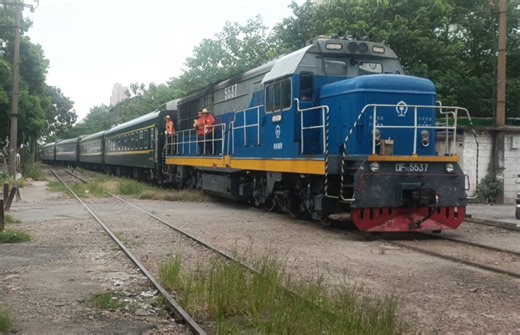 【4K·西货场的新调机】DF7C 5537牵引K8714次车底进入江2道