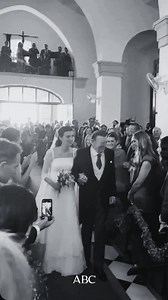 💍 Temporada de bodas en Sevilla. Pablo Cacace y Patricia Cadaval, hija del Moranco César Cadaval, se han dado el “sí, quiero” en el Real de la Jara en una celebración por todo lo alto. Con más de 400 invitados y un vestido de ensueño, la ceremonia religiosa se celebró en la iglesia de San Bartolomé. El próximo destino de los recién casados: la Polinesia. 📍 Pincha en el perfil para leer más #sevillahoy #bodas #PatriciaCadaval #Sevilla #celebraciones | ABC de Sevilla