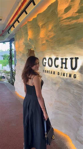Eswari Gunasagar on Instagram: "I loveee Korean food… but GOCHU felt like another level. The food was honestly so, so good. Comforting, flavourful, and that deep smoky goodness you only get from real oakwood fire. Every bite felt intentional. And the ambience… wah. It’s like stepping into a cosy cave hidden away from the city. Natural stone walls, lush greenery outside, soft daylight pouring in. It really felt like a little retreat in the middle of the day. Deep-fried chili peppers, pork ribs, h