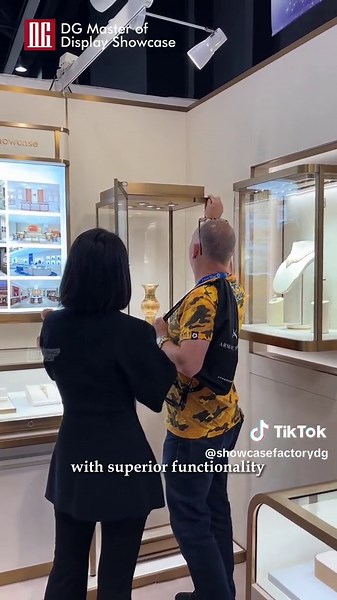 Brilliant jewelry is at your fingertips! Come experience our high-end display cases at the Hong Kong Jewelry Show! Welcome to the Hong Kong Jewelry Exhibition! We are excited to present a range of uniquely designed high-end jewelry display cases, attracting many visitors. These cases not only showcase jewelry but also enhance brand image and value. Each one is meticulously crafted, combining stylish design with superior functionality, helping your jewelry shine in the best light. Visit us at boo