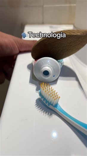 Organizador y Dispensador de Cepillos y Pasta Dental