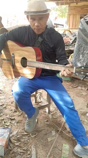 #ພໍ່ບ້ານດ໋ອງຢູ່ນາ#ໂຢຊ່າງກີຕ້າ #โยช่างกีต้าร์ #รีวิวเสียงกีต้าไม้ลาว