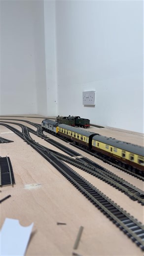 00 Gauge | Model Railway Layout | Bachmann 37423 Storms the Mainline! | #railway #shorts