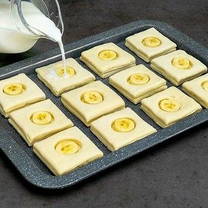 49K views · 299 reactions | Wenn Sie keine Zeit zum Kochen haben! Brillantes Dessert aus Blätterteig und Bananen! Zutaten: Blätterteig: 400 g Eier: 1 St. Puderzucker: 50 g Dekoration: Bananen: 1 St. die Creme: Schlagsahne: 200 ml Puddingpulver mit Vanillegeschmack: 60 g Zucker: 50 g Milch: 300 ml das Getränk: Orange: 1 St. Zitrone: 1 St. Orangensaft: 100 ml Eis: 100 g Sprite: 500 ml | Schmackhaft.tv | Facebook