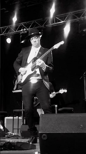 The Shadows: Apache (GUITAR Instrumental)