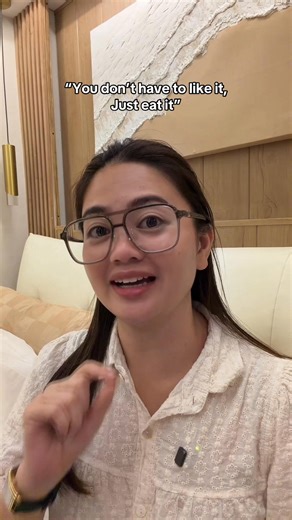 Golden rule namin sa loob ng bahay: Eat what’s on the table Benefits (based on experience) 1. Iwas picky eater 2. Mas wide ang variety of foods na makain mas madaming nutrients na makukuha 3. Kahit kaunti kumain pero kampante pa din ako hagga’t kunakain ng karne, gulay at iba pang masusustansyang pagkain ❤️ 4. Hindi kami nahihirapan maghanap ng pagkain kapag nasa abroad kasi malawak na ang panlasa (sobrang pasasalamat ko talaga 🥰) Tandaan: Iba-iba ang bata at kanilang panlasa. What works for us