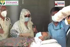 RIP Dilip Kumar🙏💔 The end of an era😢... wife of 54 years Saira Banu at his side till the very end... these moments are from when he was last discharged from Hinduja Hospital barely a month back. The Tragedy King was discharged and the doctor who was treatinng him, Dr Jalil Parkar spoke to our cameras and said "Unki tabiyat kaafi achchi hai... unki saans lene ki jo dikkat thi, woh bhi kum ho chuki hai," However Dr Parkar now announced "He passed away due to prolonged illness at 7.30 am," He wa