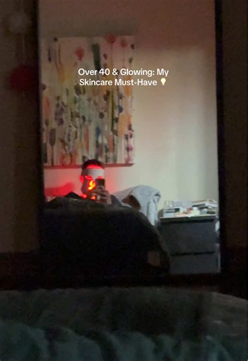 I’ve been using the Wavytalk LED Face Mask for a few weeks now, and let me tell you—it’s a total game-changer! 🙌 As a mom over 40, finding time for self-care isn’t easy, but this red light therapy mask makes it so simple. It has settings for anti-acne, fine lines, and skin rejuvenation, and I love how I can multitask while using it. Whether I’m catching up on my favorite shows or tackling chores, this mask fits perfectly into my routine. ✨ My skin is clearer, smoother, and just has that glow I’