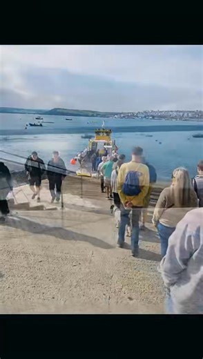 A little trip to Padstow via the passenger Rock Ferry. 30 minute drive to Rock from RysHaven, 10 minutes to Padstow on the Ferry. ☀️ #Padstow #Rock #respite #RysHaven #cornwall | RysHaven