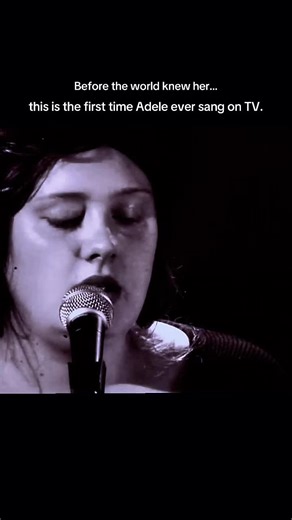 Hard to believe this is where it all started. Adele’s very first TV appearance — raw, emotional, and unforgettable. A voice the world would soon fall in love with. Adele #MusicHistory #FirstAppearance #LegendInTheMaking #ViralMusic #Throwback