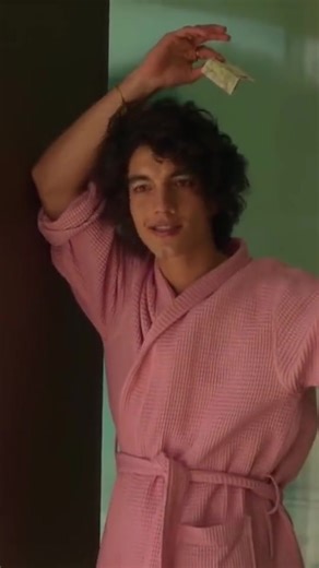 Escenas Destacadas de Valerio en Élite