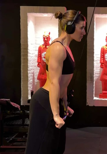 Effective Tricep Pushdowns for Your Workout