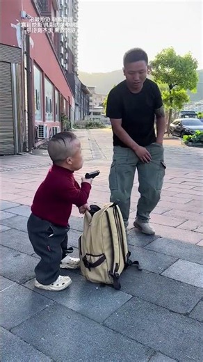 99cm dwarf is angry! #Funnyvideo #Laugh #Funny #Dwarf #99cm