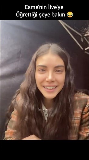 Look what Esme taught İlve in this "The Sea Will Overflow" set 😂 Deniz Baysal and Berna Koraltürk